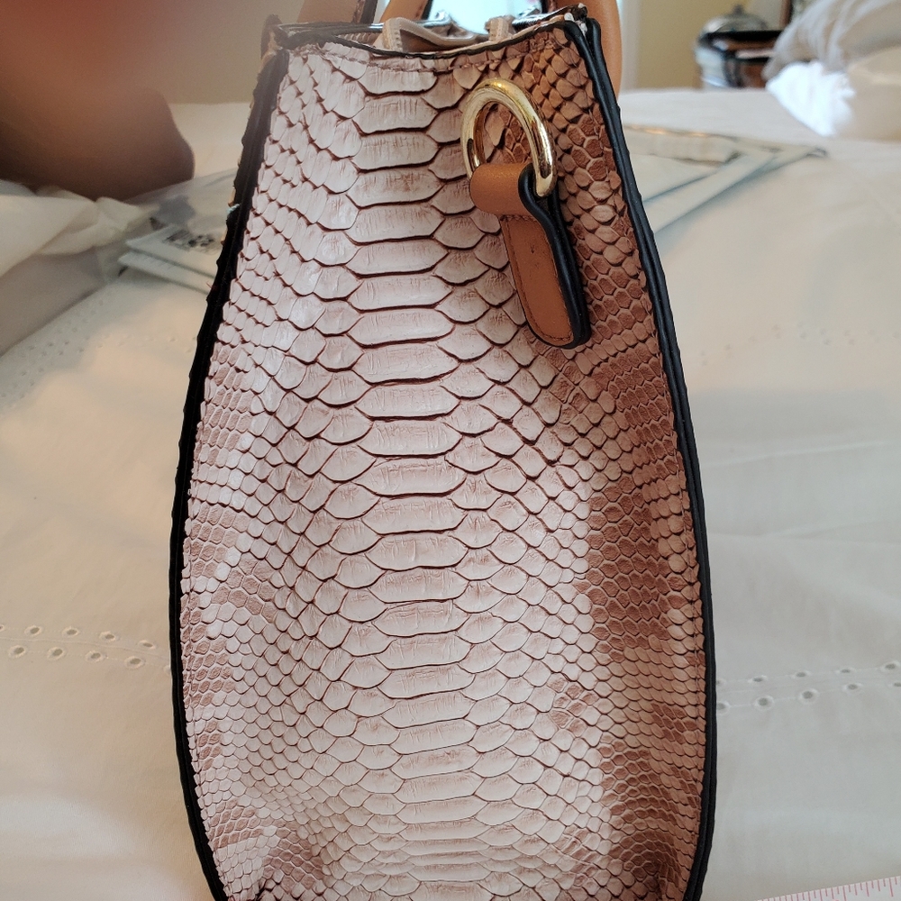 Handbag - Picture 9 of 9
